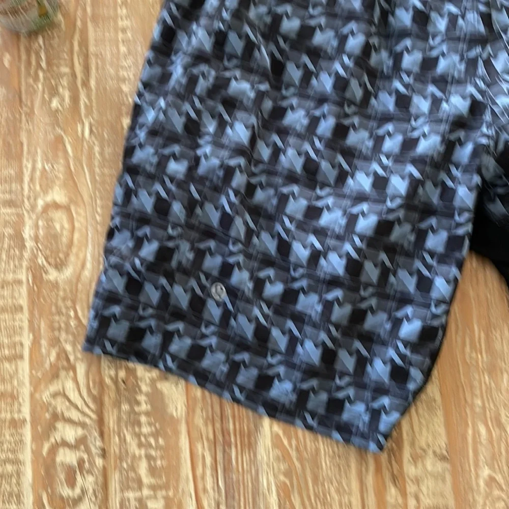 Mens Lululemon shorts with liner.  Barely worn. - Picture 4 of 5